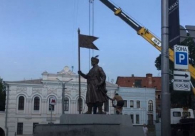 В Харькове установили памятник кошевому атаману Сирко