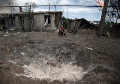 Боевики из артиллерии обстреляли Станицу Луганскую: уничтожены три дома