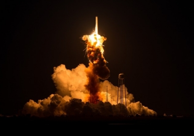 Взрыв Ракеты "Антарес" на территории объекта Наса 28 октября 2014 на Валопських островах, Вирджиния. Фото: Joel Kowsky/NASA via Getty Images