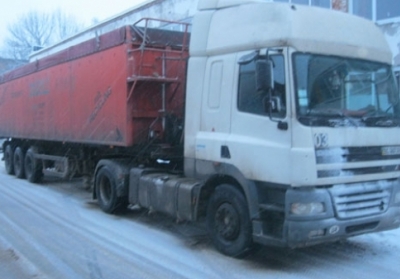 П'ять вантажівок зі львівським сміттям спіймали на трасі Київ-Чоп