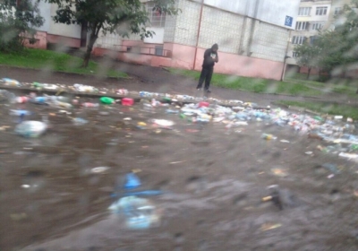 Во Львове из-за мощного ливня затопило улицы и дома, - ФОТО ВИДЕО