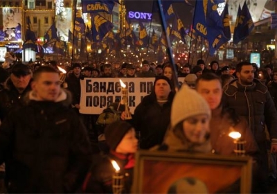 В Интернете появилось видео попытки поджога гостиницы в Киеве участниками факельного шествия (видео)