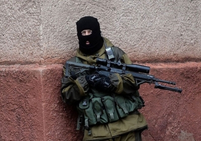Снайперы террористов выставили свои позиции на областной больнице Луганска, - Веригина
