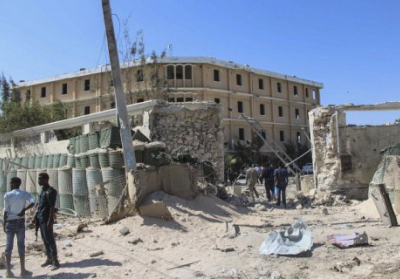 Террористы со стрельбой пытались захватить здание правительства в столице Сомали