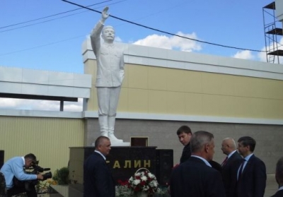 У Росії відкрили триметровий пам'ятник Сталіну