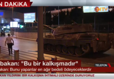 Танки в районе турецкого парламента открыли огонь, - Reuters