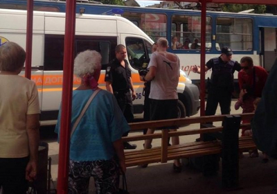 В Запорожье из-за драки в трамвае мужчина подстрелил женщину на остановке