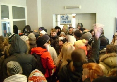 Студенты оккупировали приемную Захарченко. Один из задержанных объявил голодовку