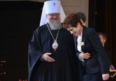 Вручення нагороди Людмилі Янукович. Фото: ortodox.donbass.com