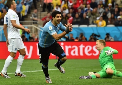 Чемпионат неожиданностей: Уругвай вырвал победу у сборной Англии, - видео