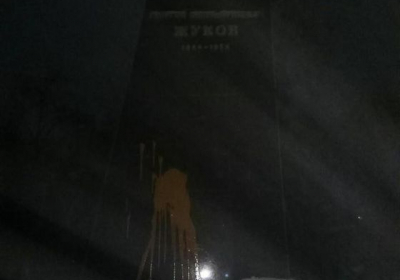 У Харкові націоналісти залили фарбою пам’ятник маршалу Жукову