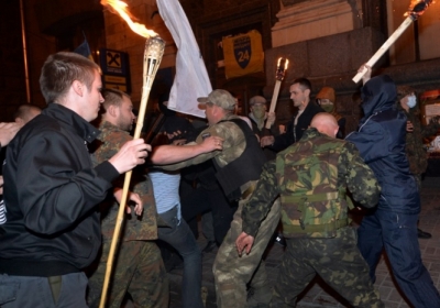 На Майдані виникла сутичка між самообороною і націоналістами, - фото 