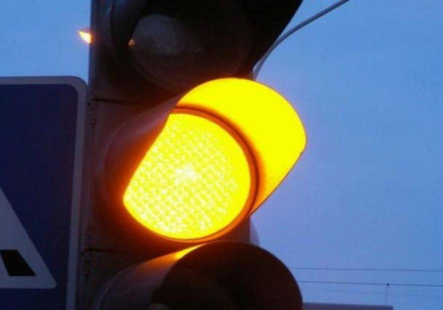 В Мининфраструктуры пока не планируют запрещать желтый сигнал светофора