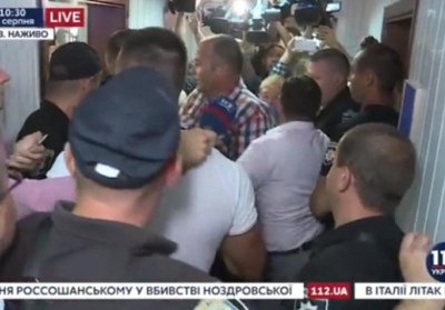 В суде над Януковичем произошла потасовка - ВИДЕО