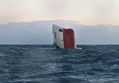 Біля берегів Шотландії перевернулось вантажне судно: вісім членів екіпажу зникли безвісти