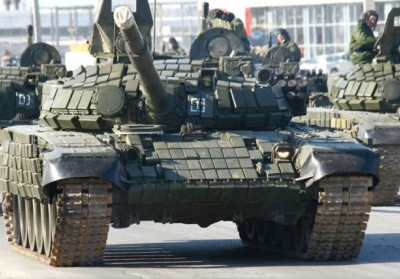 До Києва звозять танки