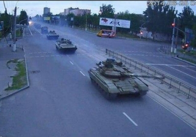 В Луганськ ввійшла колона танків, - фото