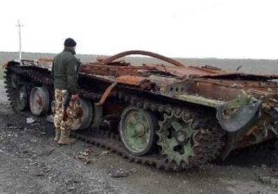 Айдаровцы нашли на Донбассе подбитый российский танк
