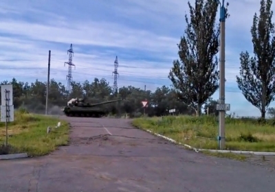 Російські танки їдуть із Алчевська до Слов'янська, - відео