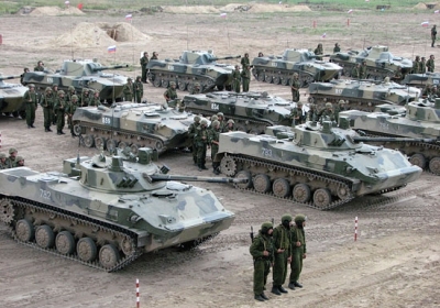 Росія перекинула до кордону з Україною військову техніку і штурмові підрозділи, - Парубій