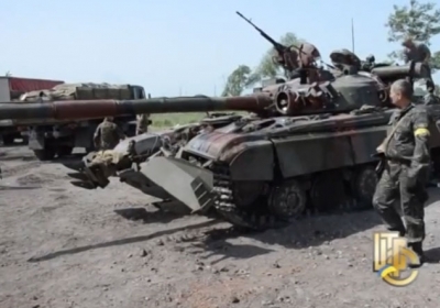 На подмогу украинским военным под Славянском прибыл танк, - видео