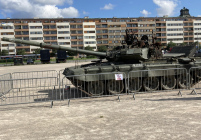 Знищену в Україні російську техніку показують у центрі Праги