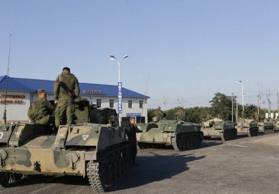 Со стороны Таганрога в Украину въехали 30 танков: российские войска двигают в сторону Новоазовска, - журналист
