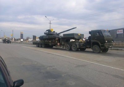РФ перевозит военную технику на север Крыма