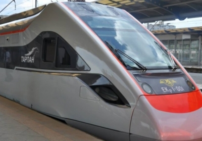 Украинский скоростной поезд остановился из-за мороза: пассажиров пересадили в Hyundai