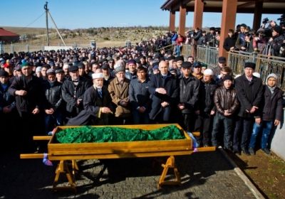 Татарина, якого знайшли мертвим у Криму, вбили ножем в око