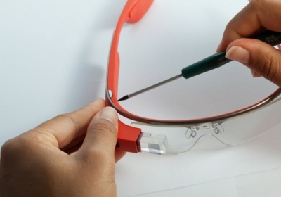 Google Glass розібрали на деталі (фото)