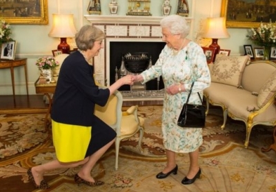 Королева Елизавета II назначила Терезу Мэй премьер-министром