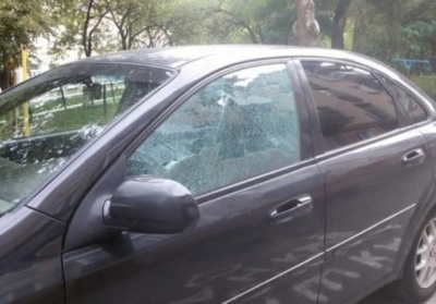 В Тернополе обстреляли автомобили. Фото: rbc.ua