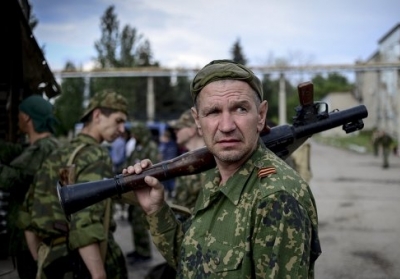 Террористы охраняют резиденцию Януковича в Донецке, - советник Авакова