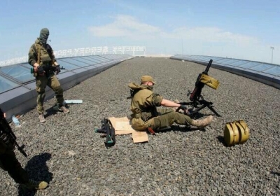 Террористы с крыши Донецкого аэропорта стреляют из автоматического гранатомета, - фото