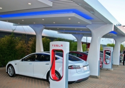 В Украине откроются две электрозаправки Tesla
