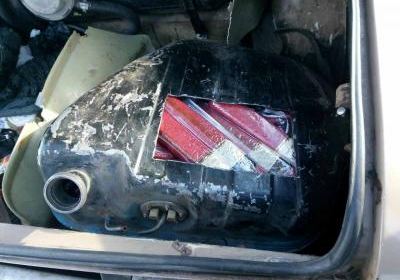 Украинец пытался провезти в Донецк более 200 кг колбасы в бензобаке