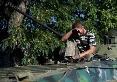 Поблизу блокпосту Нацгвардії у Слов'яносербську терористи зосередили до 10 танків, - РНБО