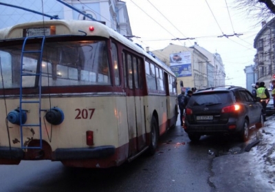 Трамваи и троллейбусы Луганска будут работать до 18:00. У города нет денег