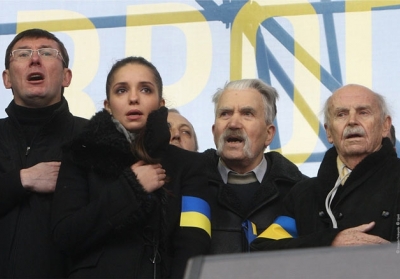 Не здавайтеся, не робіть ні кроку назад, не сідайте за стіл переговорів із владою, - Тимошенко до Євромайдану