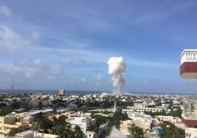 Біля аеропорту у Сомалі пролунали два вибухи: є жертви