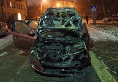В Ужгороді депутату, який бере участь у Євромайдані, спалили авто