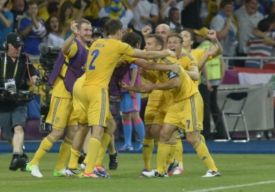Гравці української збірної радіють забитому голу. Фото: AFP
