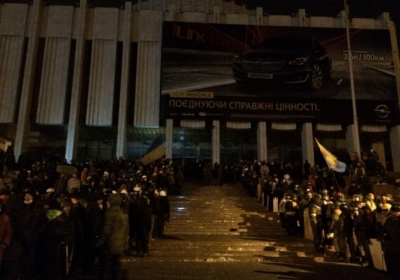 Міліціонери почали виходити з Українського дому