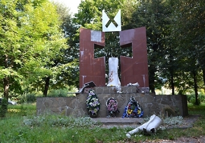 На Львівщині невідомі понівечили пам'ятник УПА (фото)
