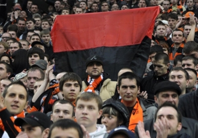 ФФУ закликає FARE вилучити червоно-чорний прапор зі списку забороненої символіки