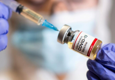 Неприємний побічний ефект у жінок може викликати вакцина Pfizer