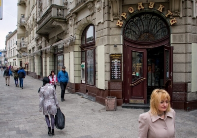 Украинцы сократили покупку валюты в 34 раза