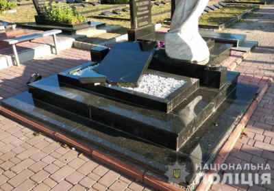 У Житомирській області розбили надгробки бійців АТО