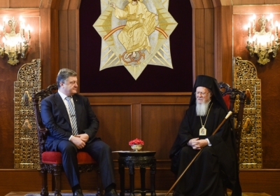 Порошенко: Україна отримала право на створення Помісної соборної православної церкви